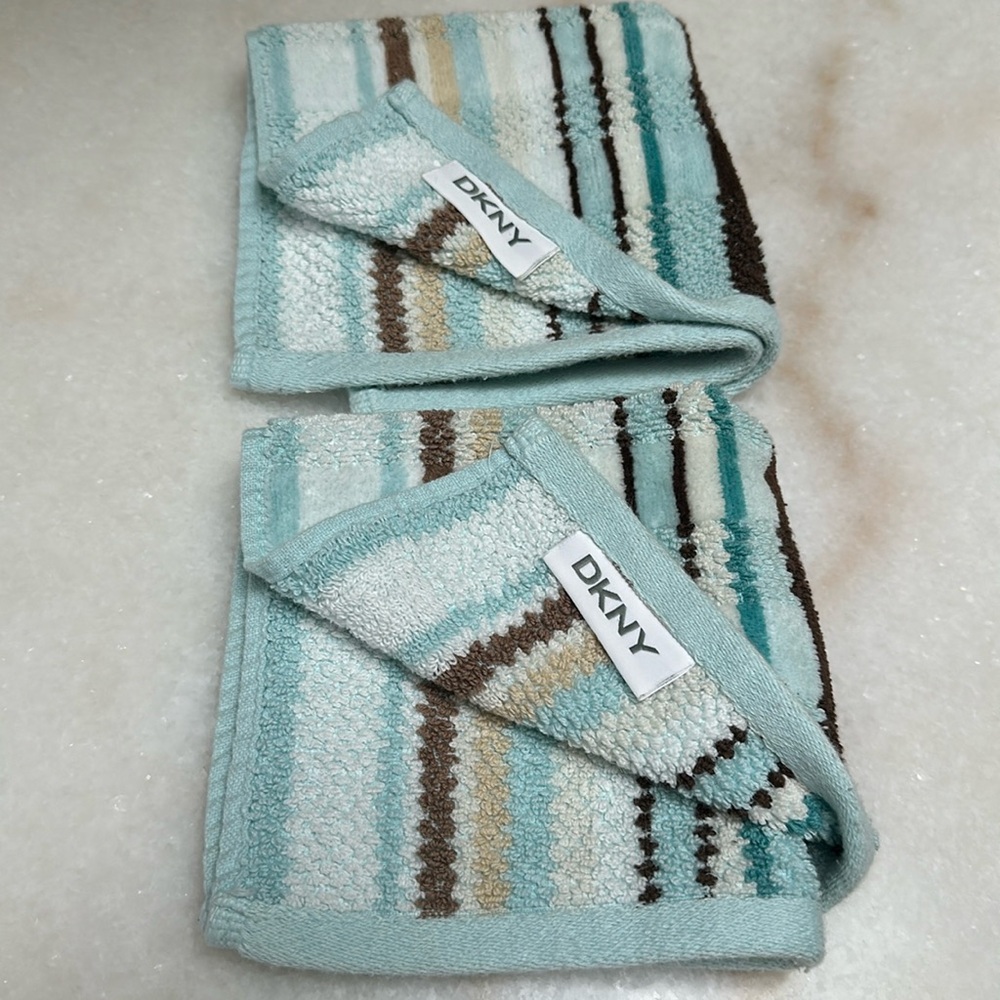 DKNY Wash Cloth Towels (2)